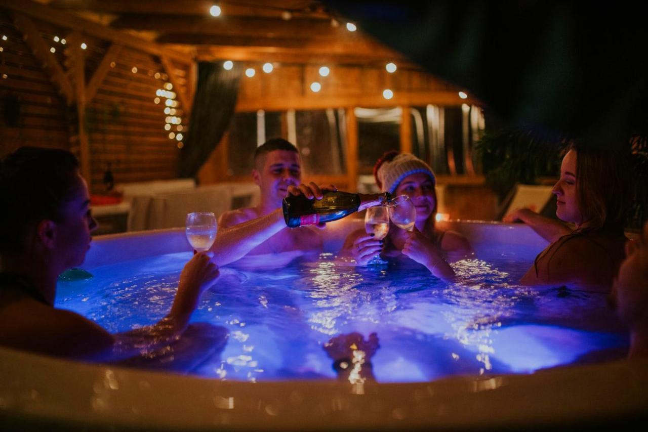 Aloha Glamp - Okragle Domki Przy Rzece - Balia I Sauna - Energylandia Zagornik Buitenkant foto