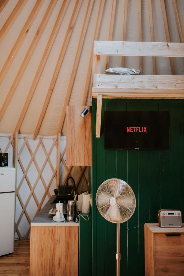 Aloha Glamp - Okragle Domki Przy Rzece - Balia I Sauna - Energylandia Zagornik Buitenkant foto