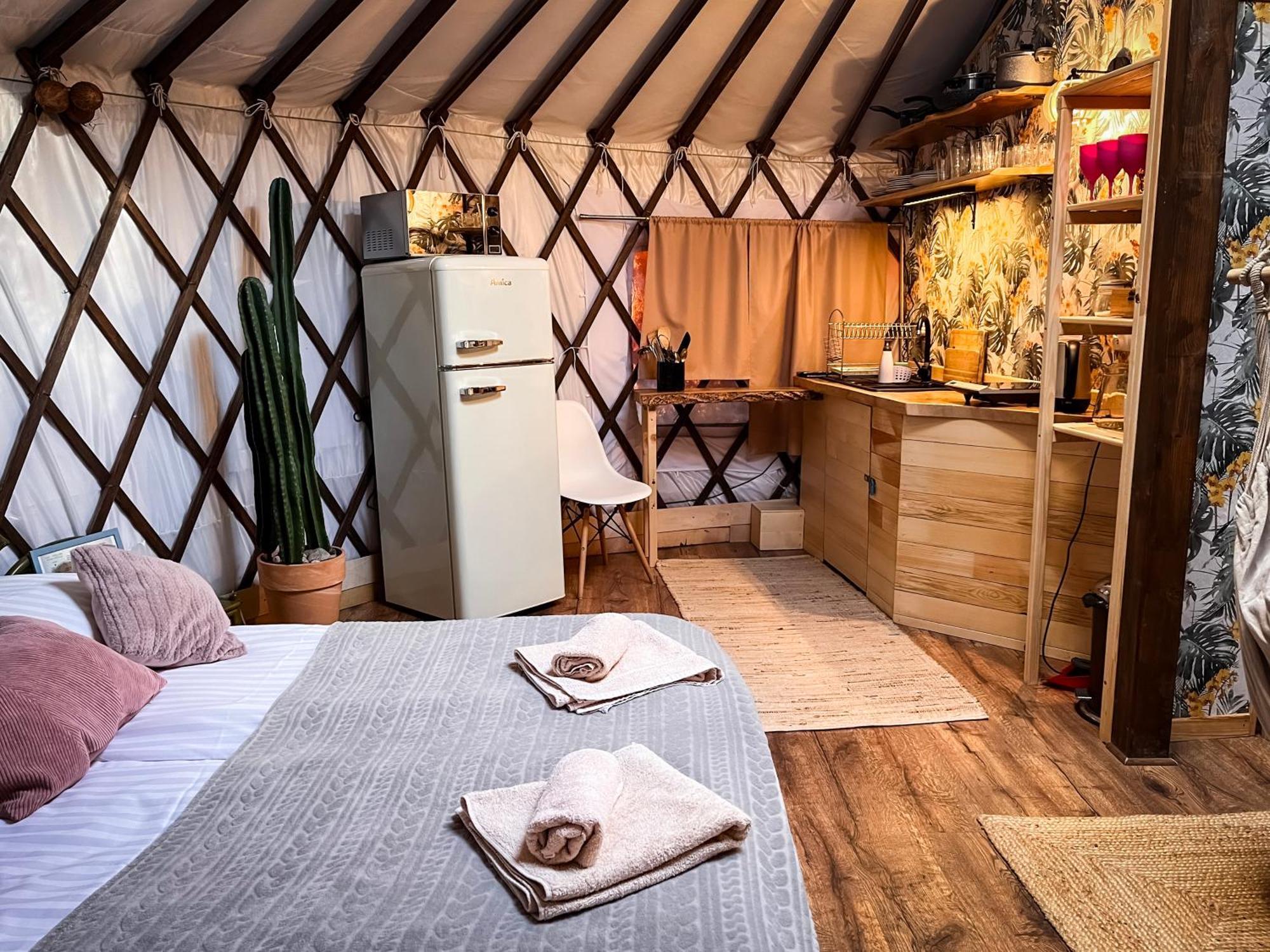 Aloha Glamp - Okragle Domki Przy Rzece - Balia I Sauna - Energylandia Zagornik Buitenkant foto