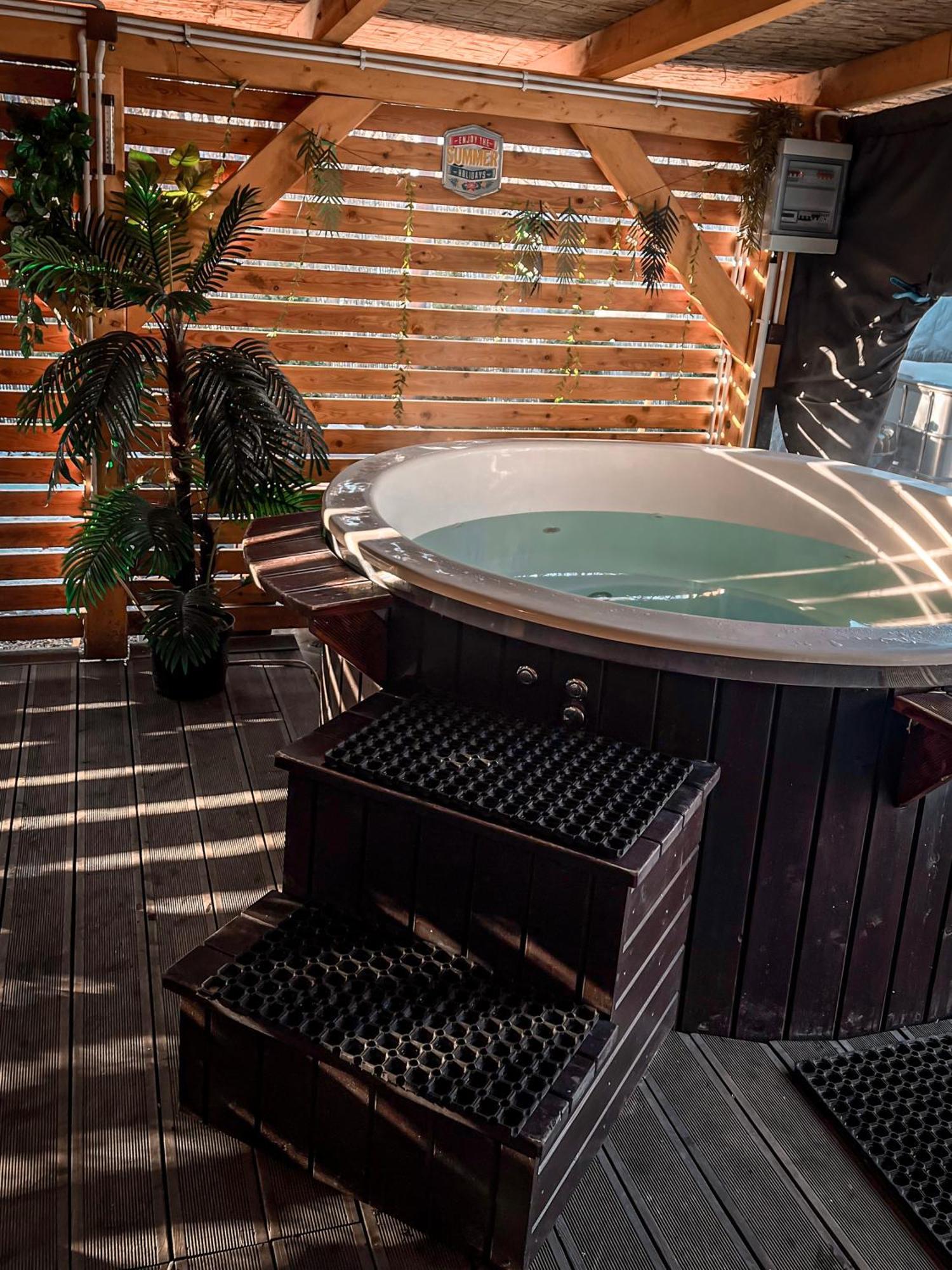 Aloha Glamp - Okragle Domki Przy Rzece - Balia I Sauna - Energylandia Zagornik Buitenkant foto